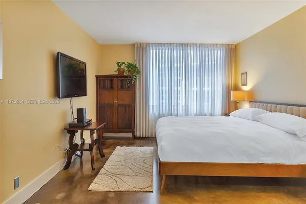 $3,000 | 1200 West Avenue, Unit 423, Miami Beach, FL 33139