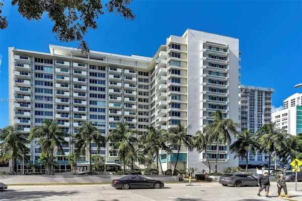$3,000 | 1200 West Avenue, Unit 423, Miami Beach, FL 33139