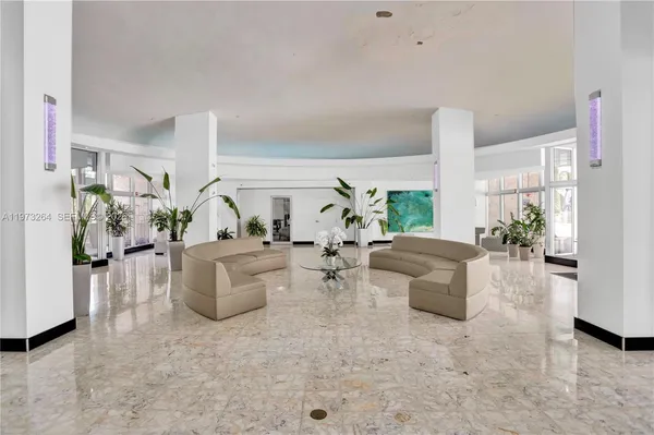 $3,000 | 1200 West Avenue, Unit 423, Miami Beach, FL 33139