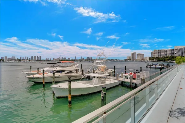 $3,000 | 1200 West Avenue, Unit 423, Miami Beach, FL 33139