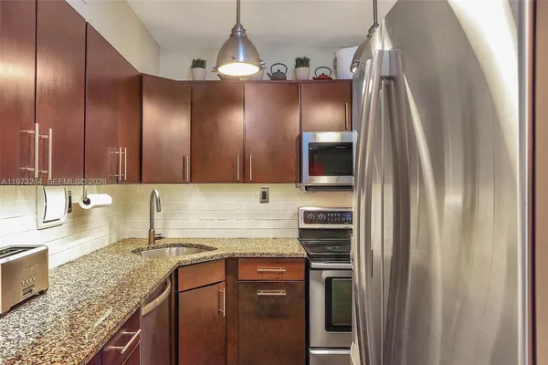 $3,000 | 1200 West Avenue, Unit 423, Miami Beach, FL 33139