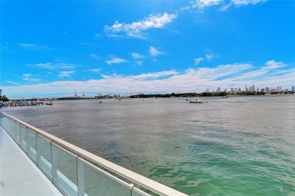 $3,000 | 1200 West Avenue, Unit 423, Miami Beach, FL 33139