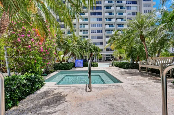 $3,000 | 1200 West Avenue, Unit 423, Miami Beach, FL 33139