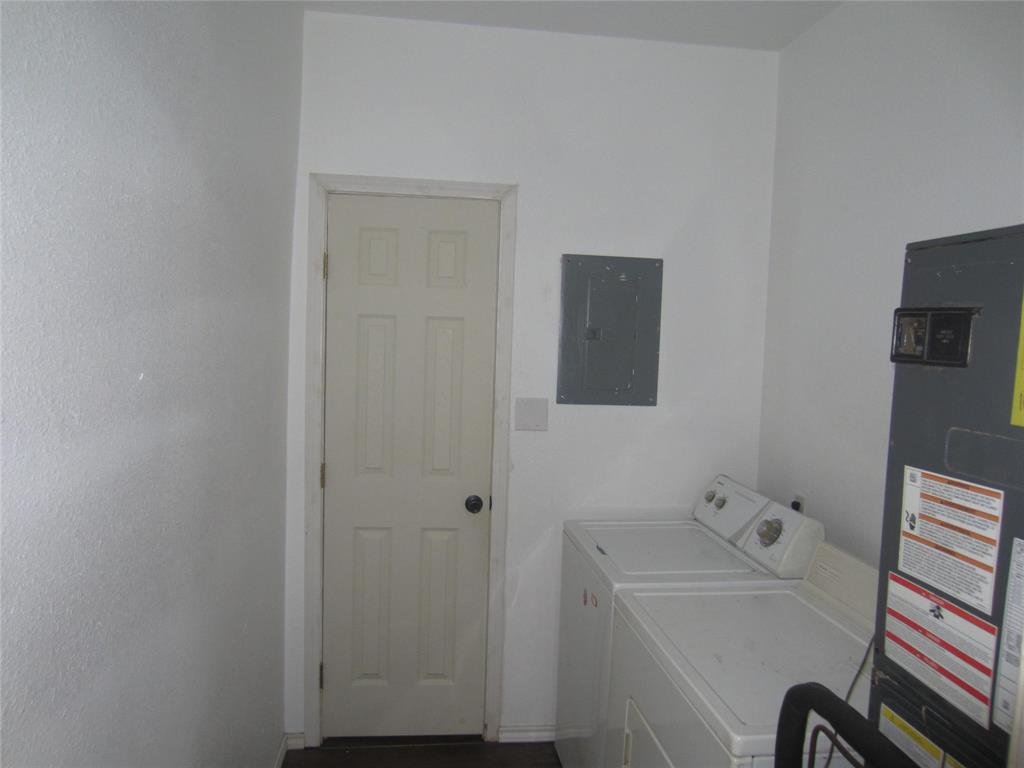 1004 Church Street Sulphur Springs, TX 75482 - Photo 21 of 38 a bathroom with a sink and a tub