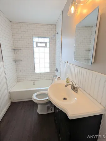 $1,600 | 76 St James Place, Buffalo, NY 14222