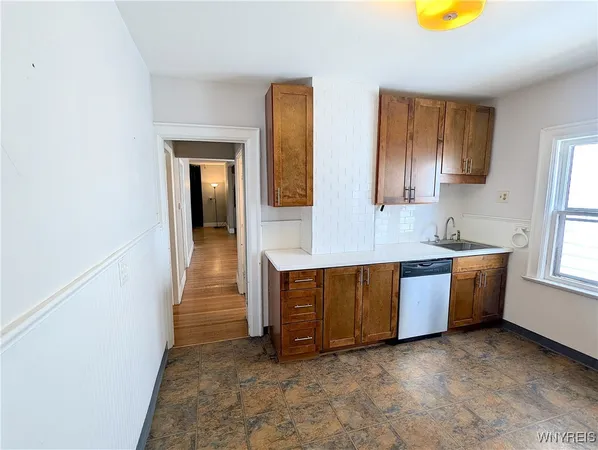 $1,700 | 76 St James Place, Buffalo, NY 14222