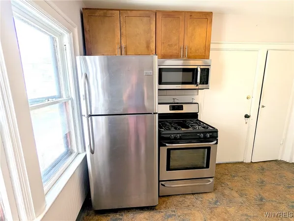 $1,700 | 76 St James Place, Buffalo, NY 14222