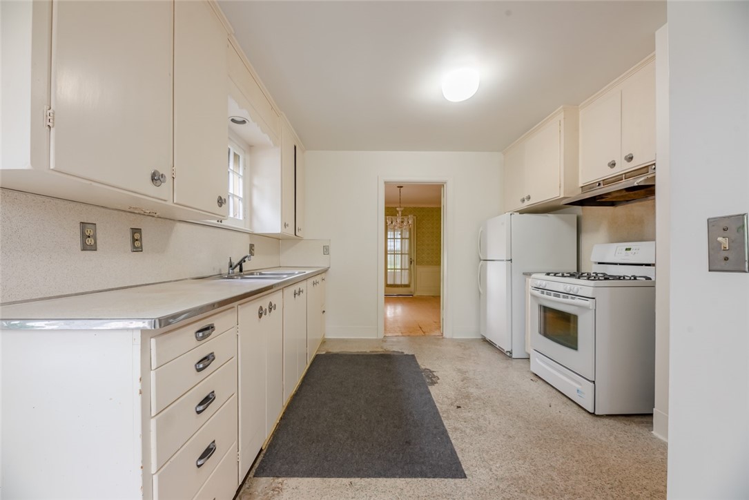 124 Thornton Road Irondequoit, NY 14617 - Photo 11 of 27