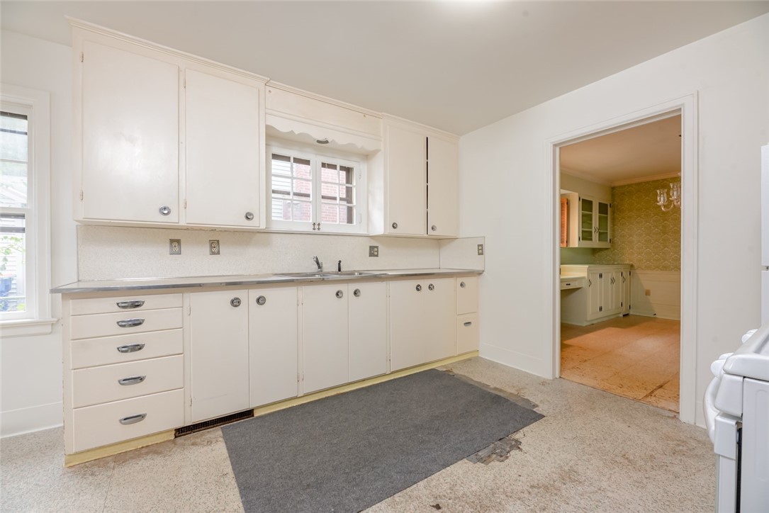 124 Thornton Road Irondequoit, NY 14617 - Photo 12 of 27