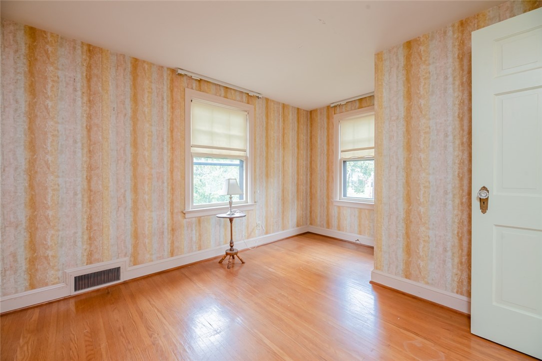 124 Thornton Road Irondequoit, NY 14617 - Photo 18 of 27 Bedroom 2