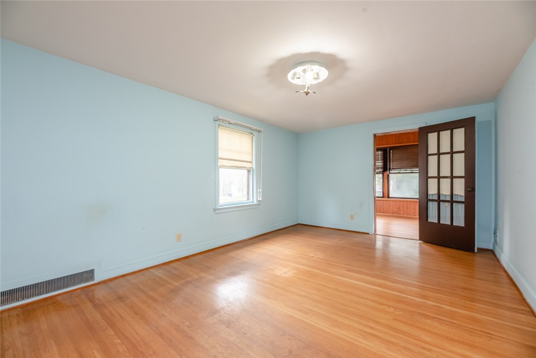 124 Thornton Road Irondequoit, NY 14617 - Photo 20 of 27 Bedroom 3