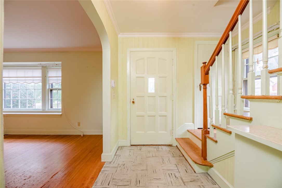 124 Thornton Road Irondequoit, NY 14617 - Photo 2 of 27