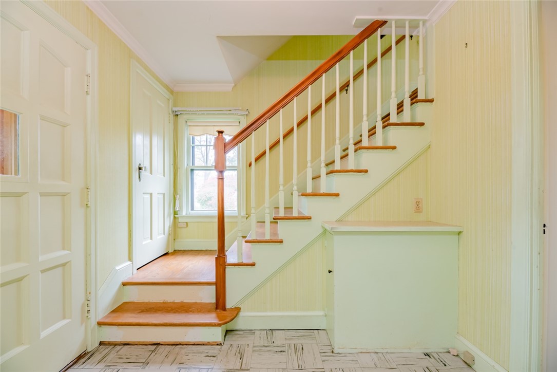 124 Thornton Road Irondequoit, NY 14617 - Photo 3 of 27