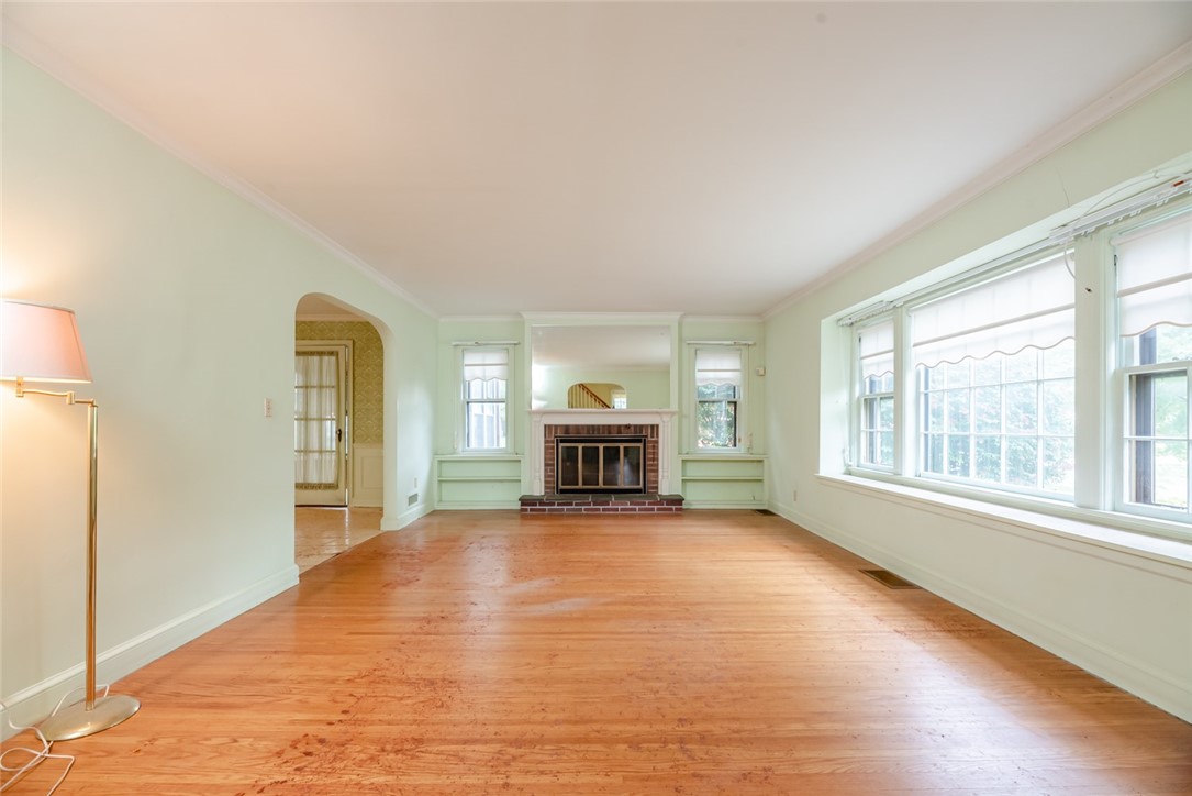 124 Thornton Road Irondequoit, NY 14617 - Photo 4 of 27