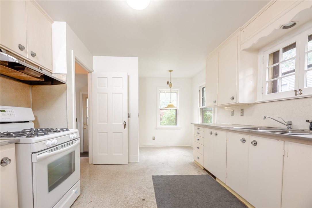 124 Thornton Road Irondequoit, NY 14617 - Photo 10 of 27