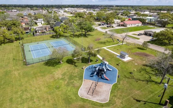 $99,000 | 418 Garland Drive, Unit 206, Lake Jackson, TX 77566