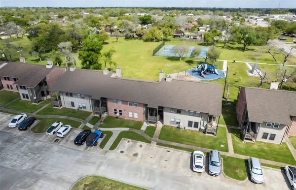 $99,000 | 418 Garland Drive, Unit 206, Lake Jackson, TX 77566