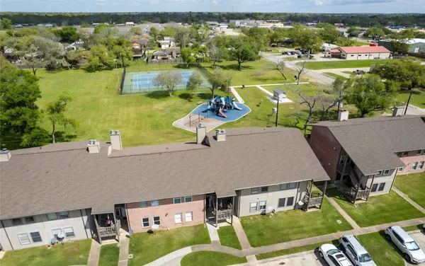 $99,000 | 418 Garland Drive, Unit 206, Lake Jackson, TX 77566