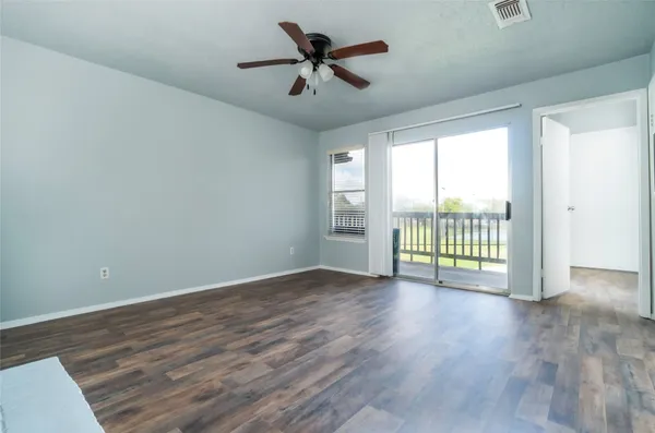 $99,000 | 418 Garland Drive, Unit 206, Lake Jackson, TX 77566