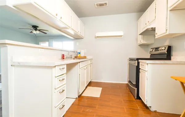 $99,000 | 418 Garland Drive, Unit 206, Lake Jackson, TX 77566