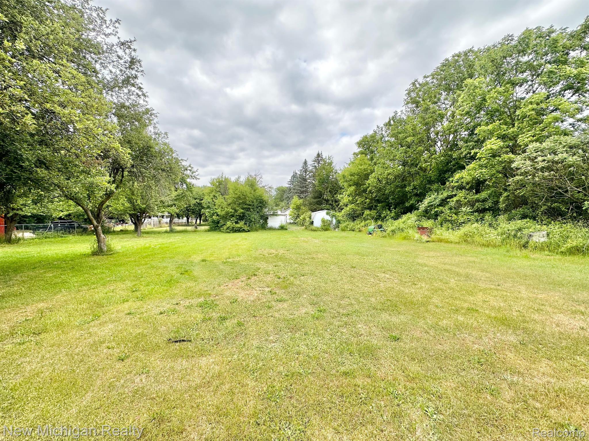 3340 East Carpenter Road Flint, MI 48506 - Photo 2 of 27 Gallery Image 2