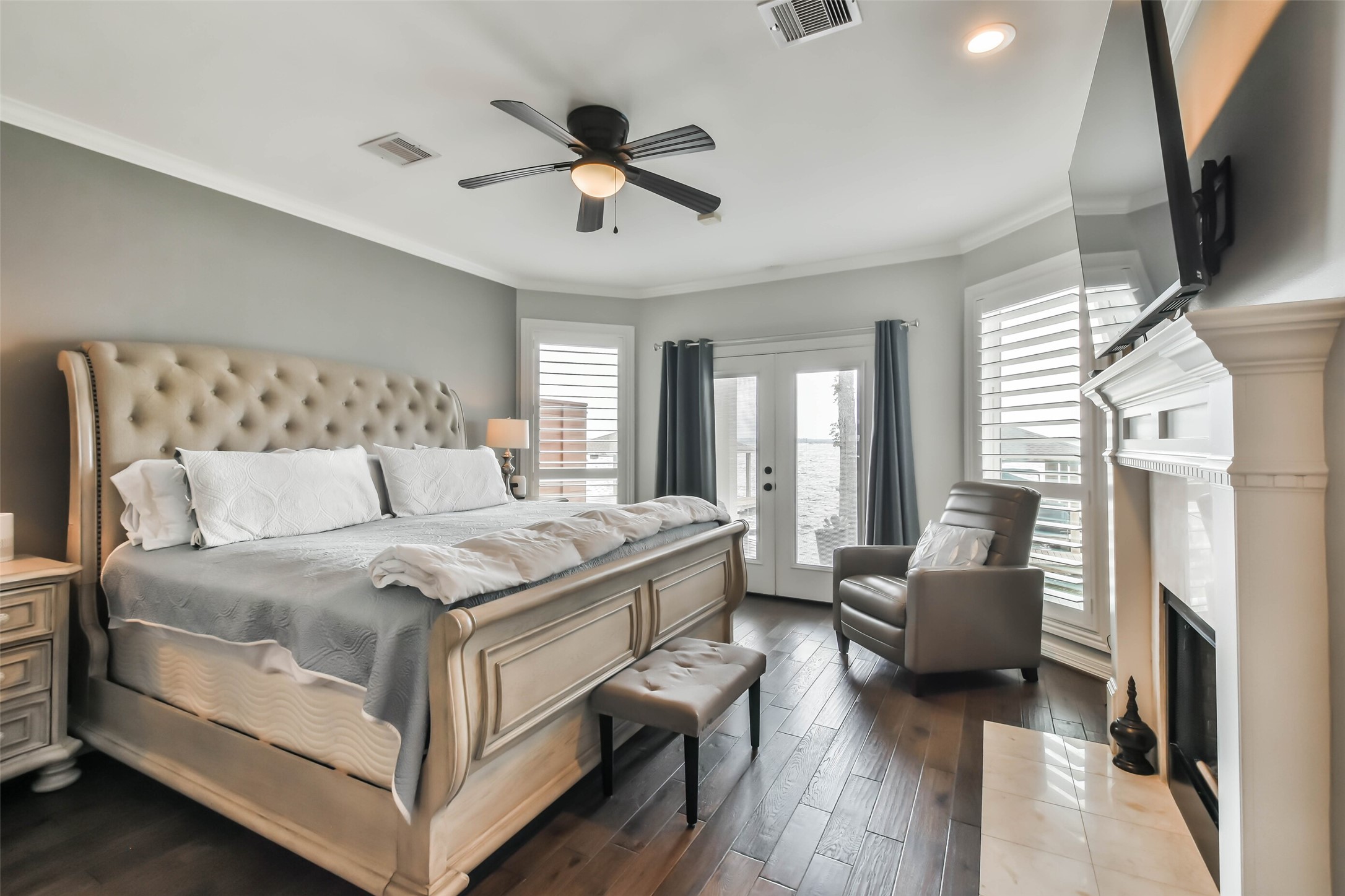 19022 Vantage View Lane Houston, TX 77346 - Photo 19 of 38 a spacious bedroom with a bed couch and a flat tv screen