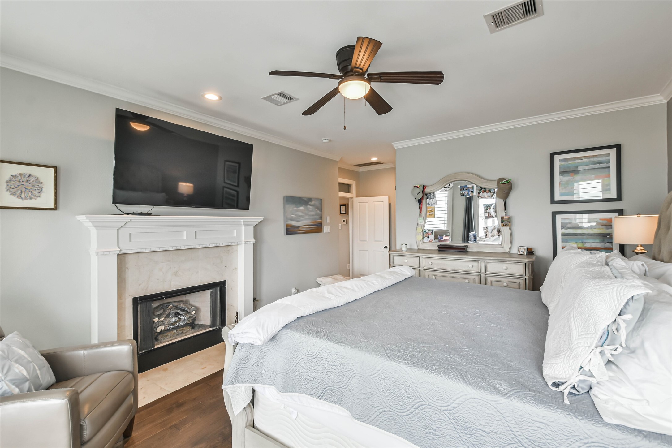 19022 Vantage View Lane Houston, TX 77346 - Photo 24 of 38 a spacious bedroom with a bed a couch and a flat screen tv