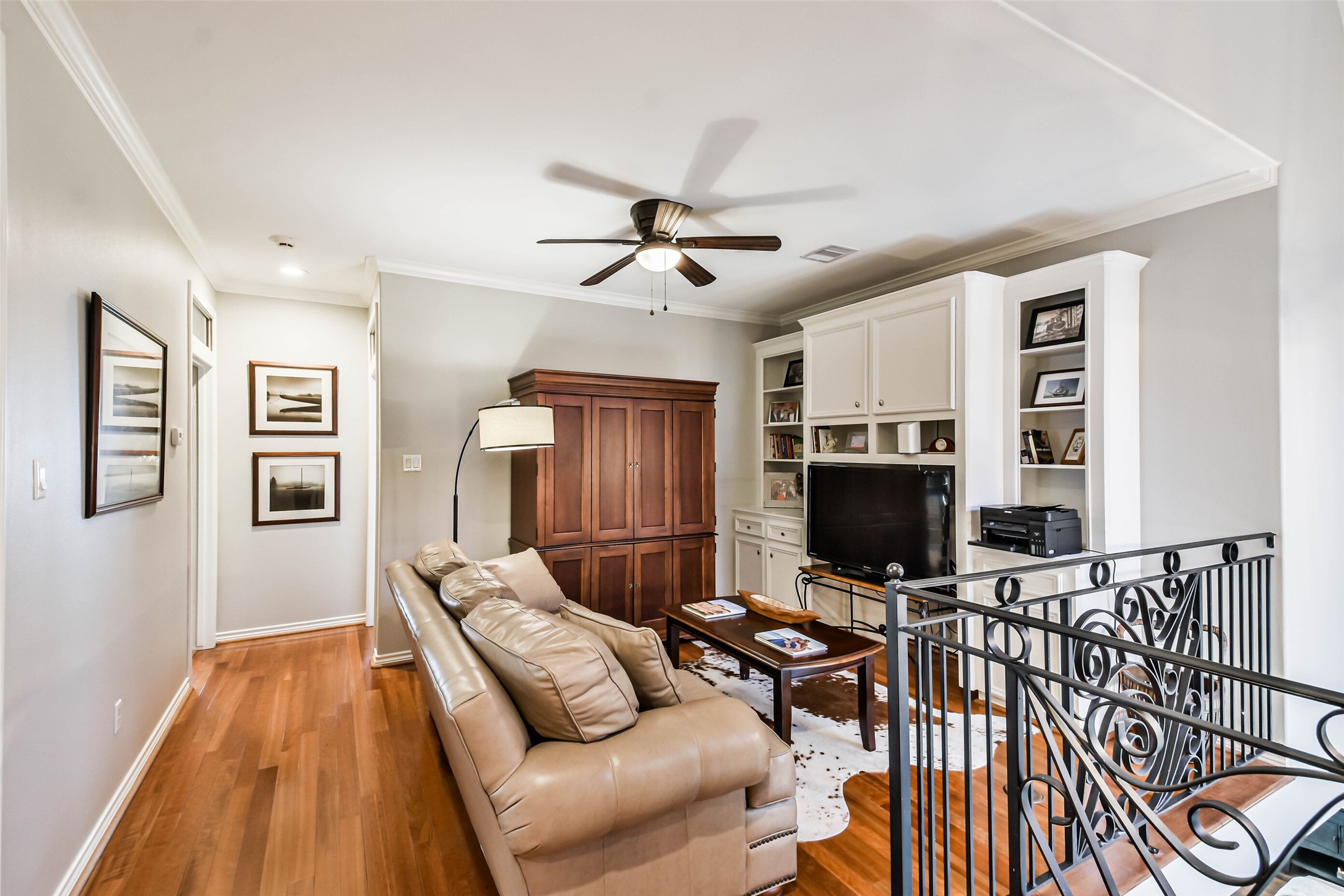 19022 Vantage View Lane Houston, TX 77346 - Photo 30 of 38 a living room with furniture and a flat screen tv