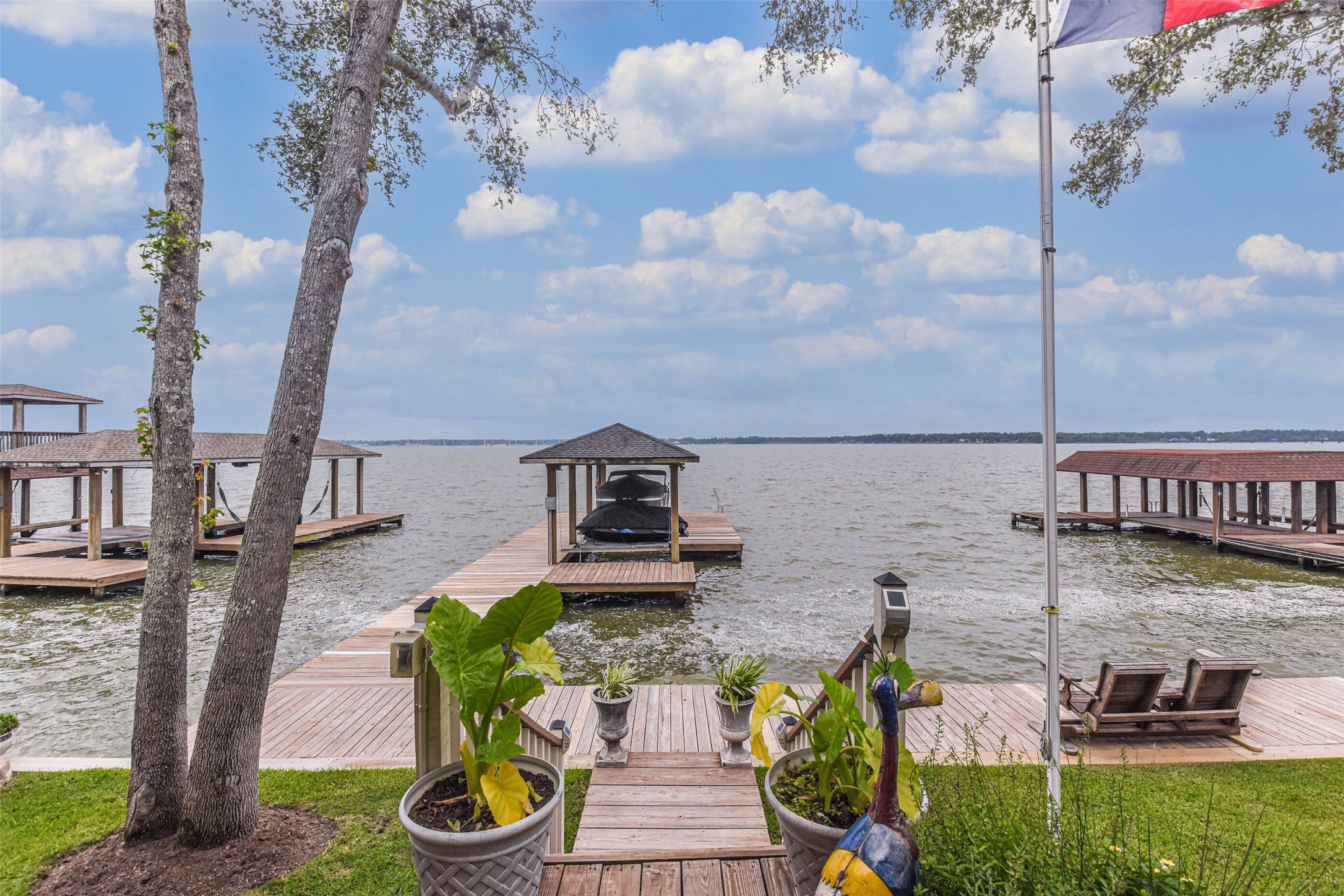 19022 Vantage View Lane Houston, TX 77346 - Photo 33 of 38 a picture of a table and chairs in the patio