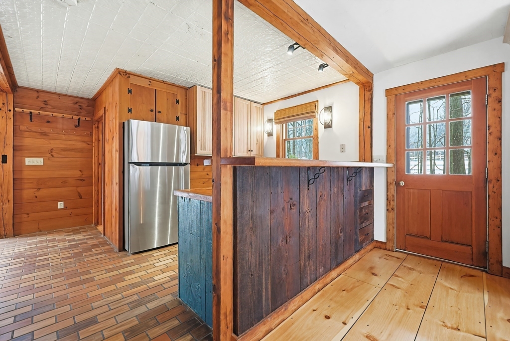 9 Spaulding Road Shirley, MA 01464 - Photo 6 of 42