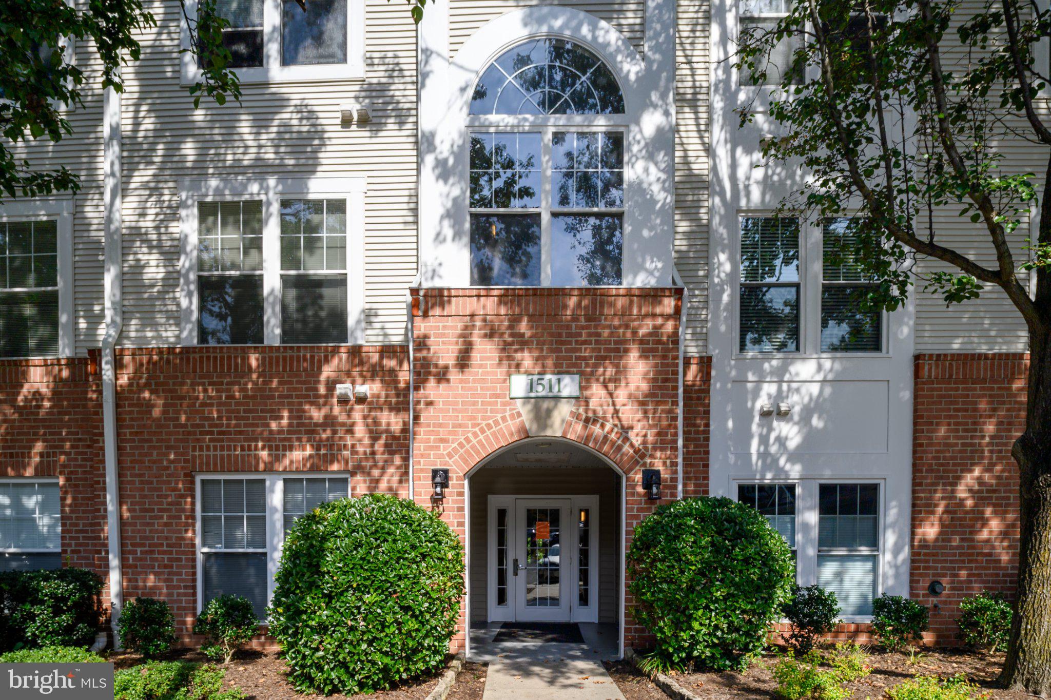 1511 North Point Drive, Unit 304 Reston, VA 20194 - Photo 2 of 20 Gallery Image 2