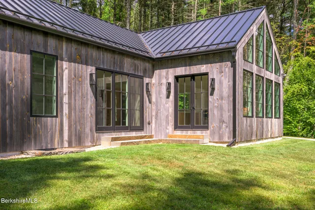 a view of a yard with plants