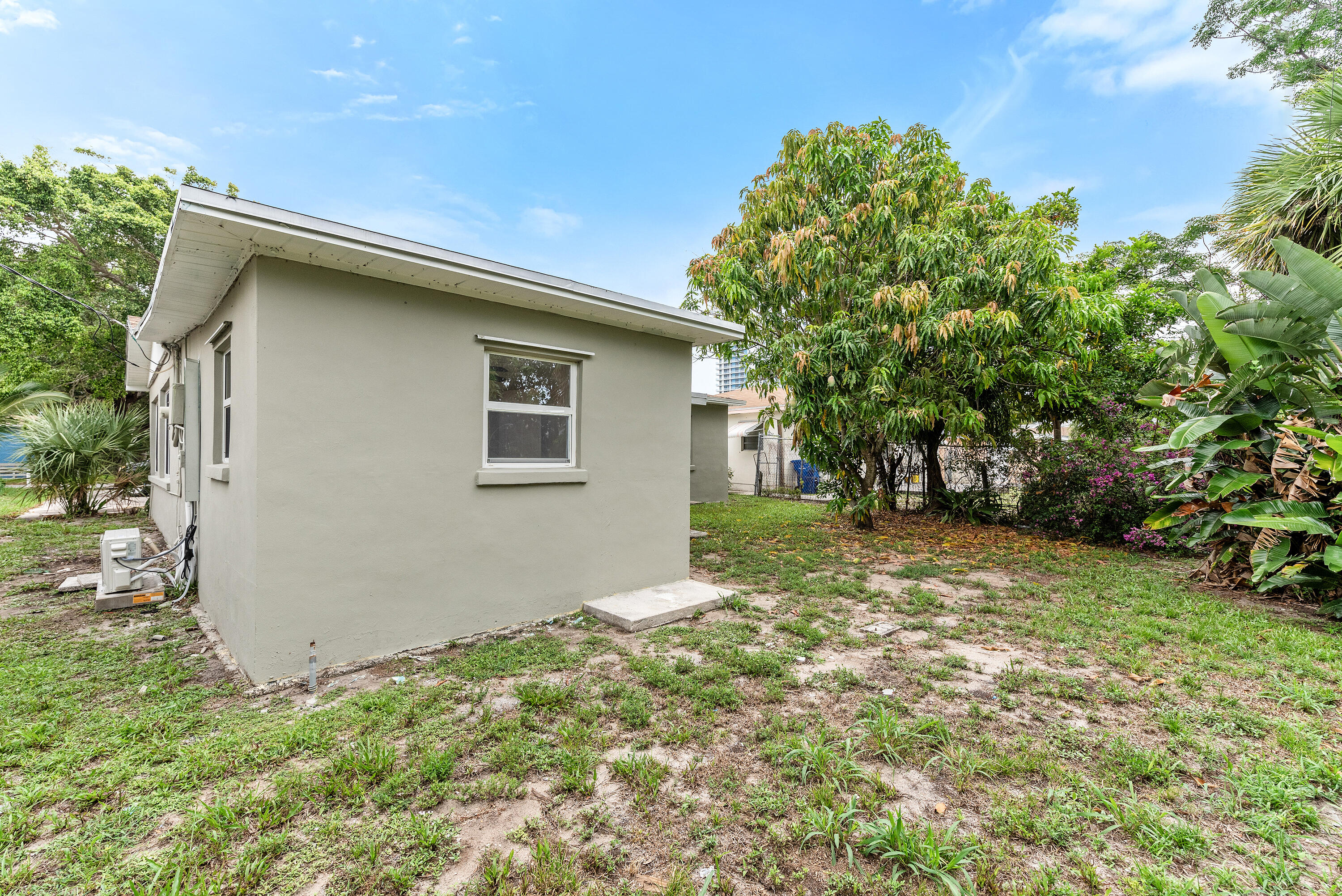 123 Silver Beach Road Riviera Beach, FL 33403 - Photo 19 of 27 123SilverBeachRdRivieraBeach-19