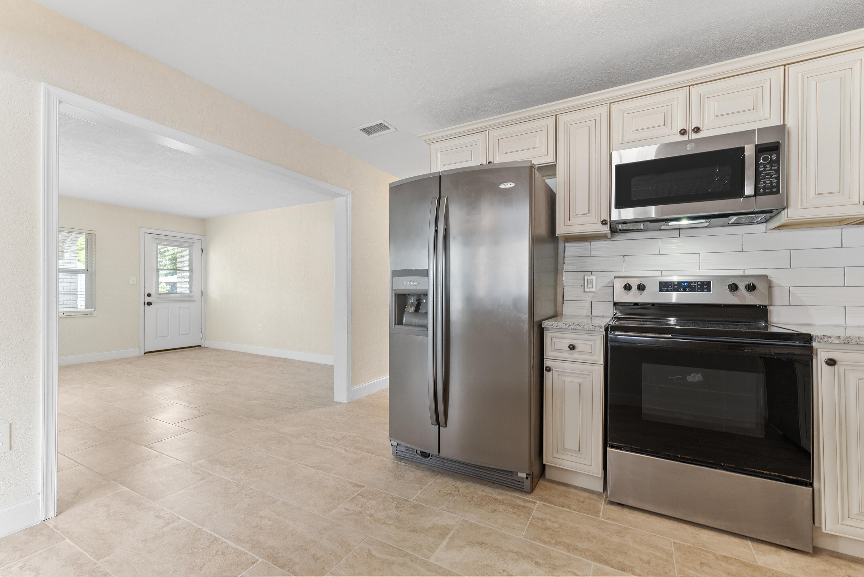 123 Silver Beach Road Riviera Beach, FL 33403 - Photo 3 of 27 123SilverBeachRdRivieraBeach-9