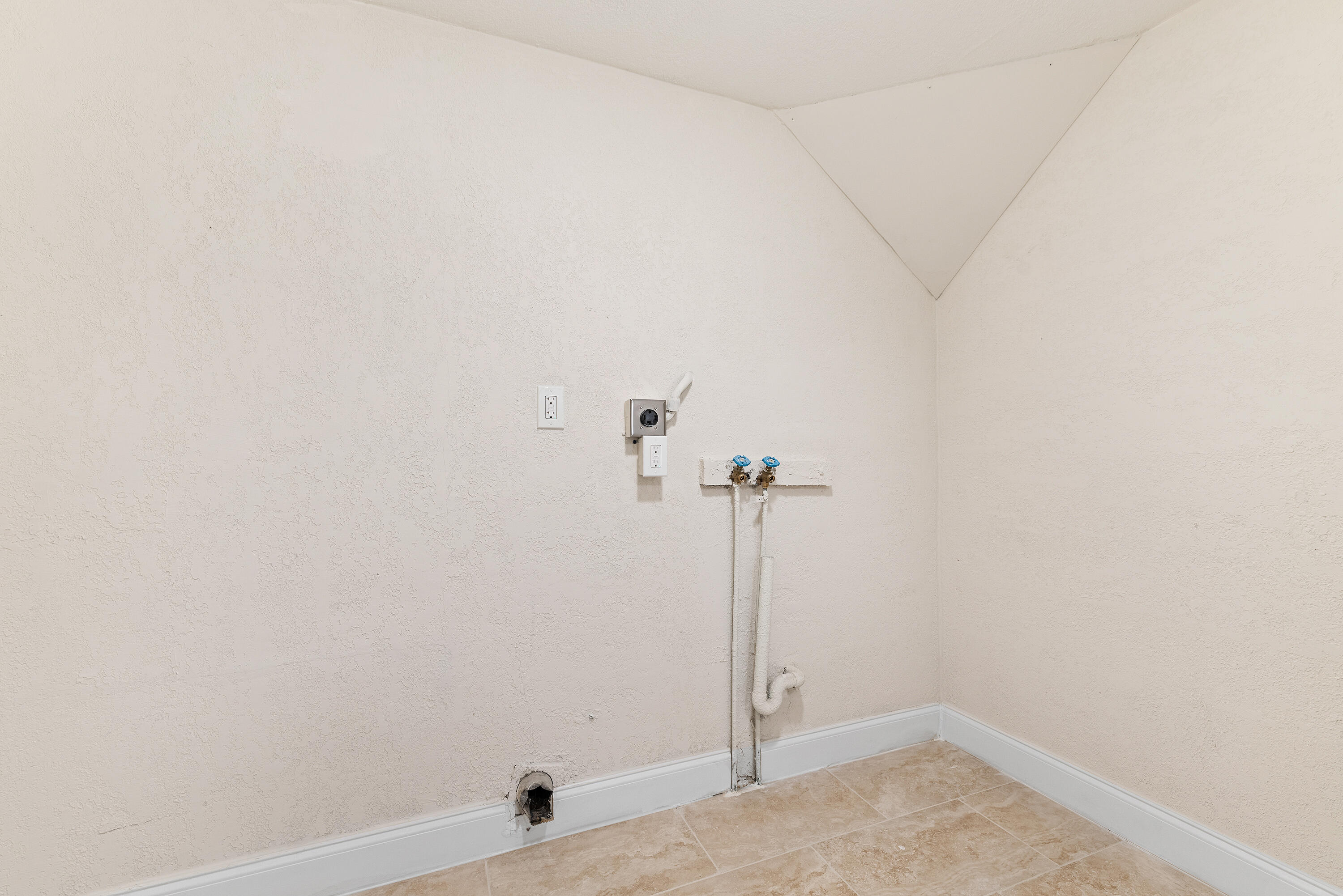 123 Silver Beach Road Riviera Beach, FL 33403 - Photo 6 of 27 123SilverBeachRdRivieraBeach-5