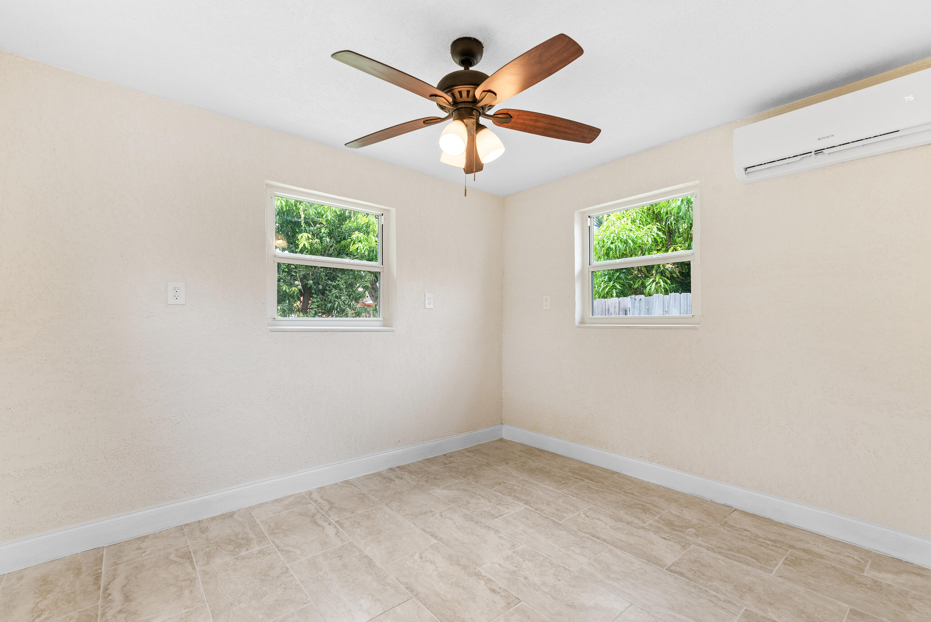 123 Silver Beach Road Riviera Beach, FL 33403 - Photo 8 of 27 123SilverBeachRdRivieraBeach-7