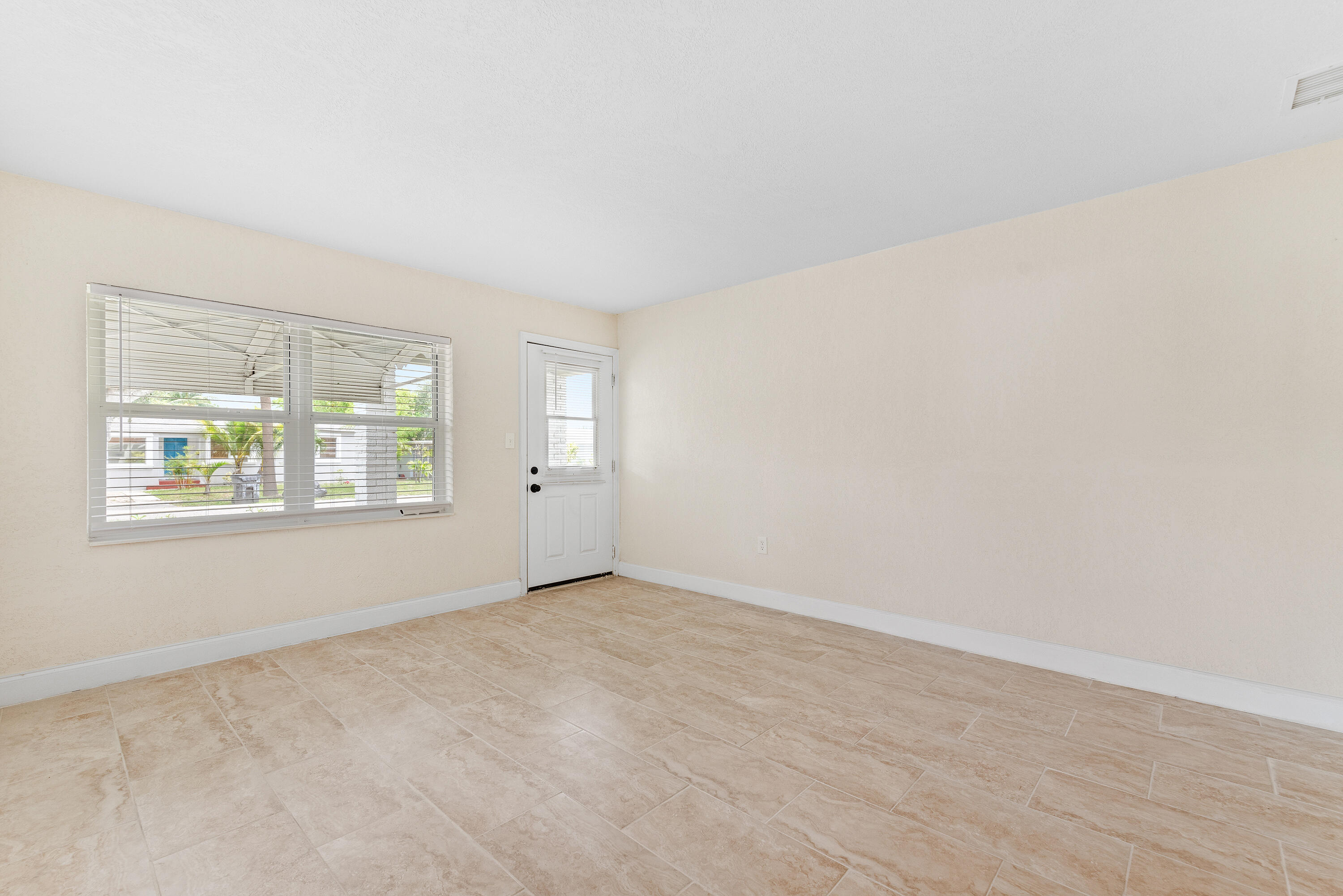 123 Silver Beach Road Riviera Beach, FL 33403 - Photo 10 of 27 123SilverBeachRdRivieraBeach-10