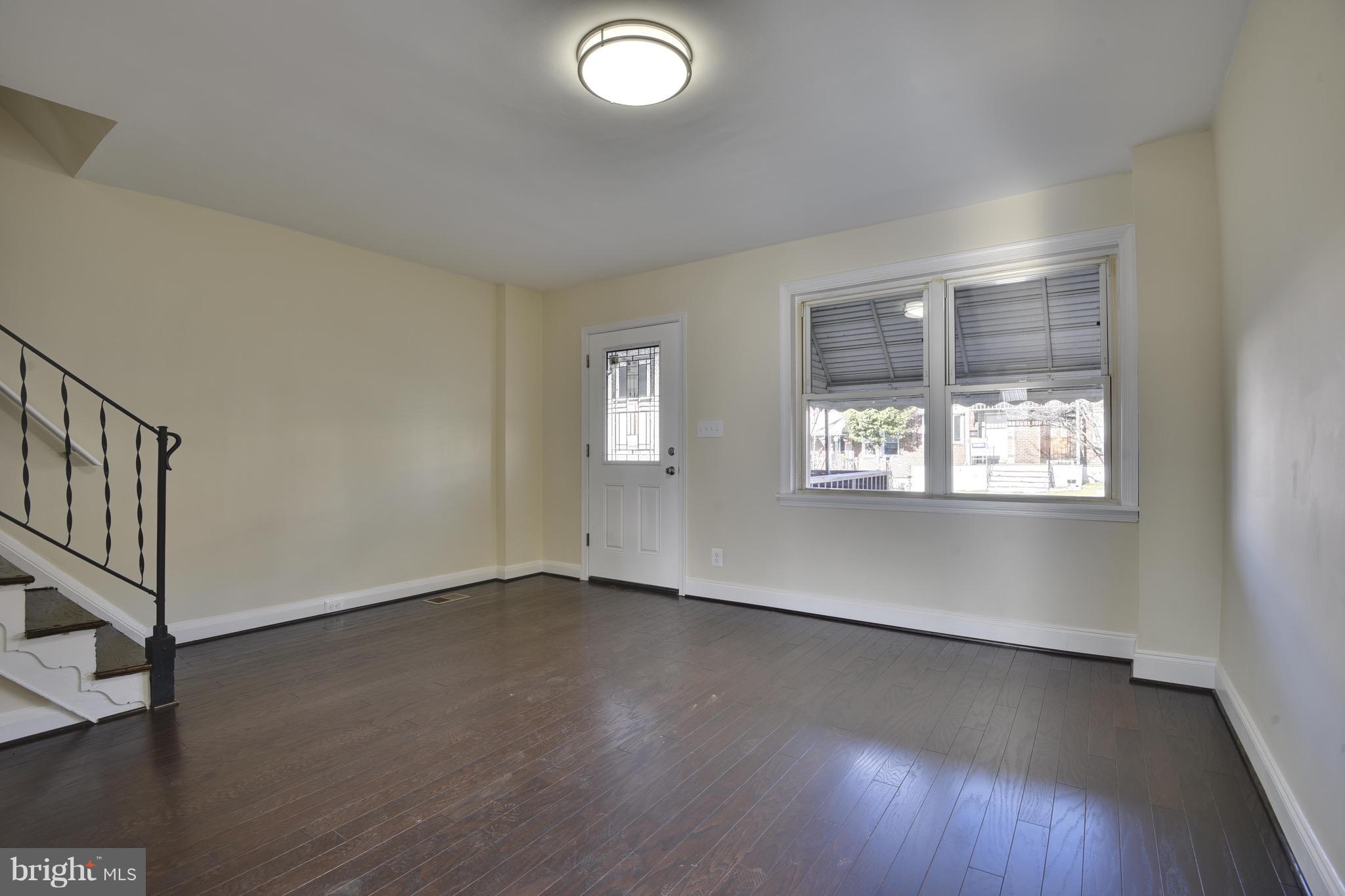 333 West Arundel Road Baltimore, MD 21225 - Photo 8 of 20 Living Room