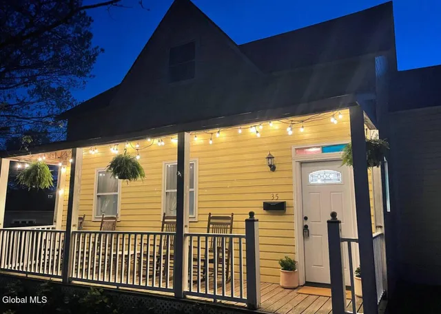 $2,995 | 35 State Street, Saratoga Springs, NY 12866