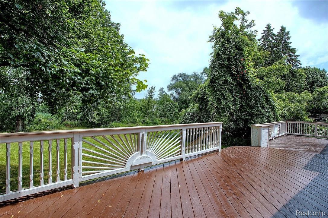 52126 Romeo Plank Road Macomb, MI 48042 - Photo 4 of 30 Deck.jpg