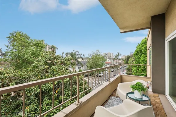 $669,000 | 100 Hermosa Avenue, Unit 3A, Long Beach, CA 90802