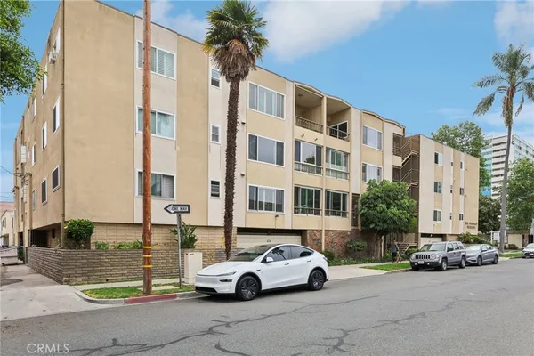 $669,000 | 100 Hermosa Avenue, Unit 3A, Long Beach, CA 90802