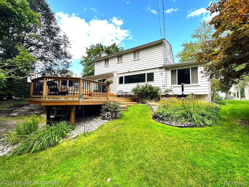 16017 Riverside Street Livonia, MI 48154 - Photo 4 of 34
