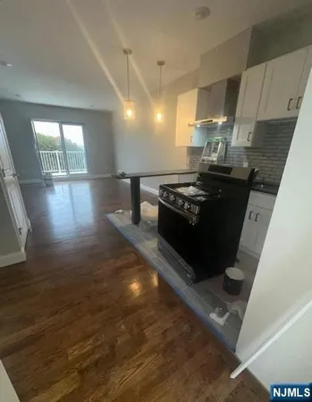 $2,650 | 318 Dixon Avenue, Unit 403, Paterson, NJ 07501