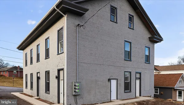 $500,000 | 121 Susanna Street, Dalmatia, PA 17017