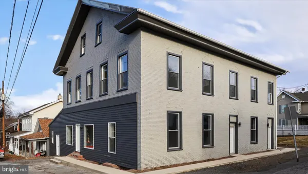 $500,000 | 121 Susanna Street, Dalmatia, PA 17017