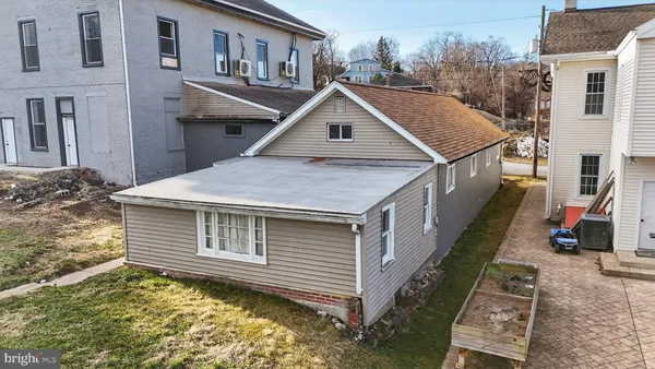 $500,000 | 121 Susanna Street, Dalmatia, PA 17017