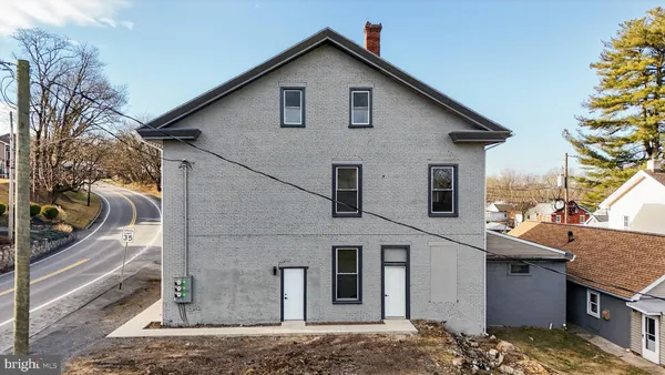 $500,000 | 121 Susanna Street, Dalmatia, PA 17017