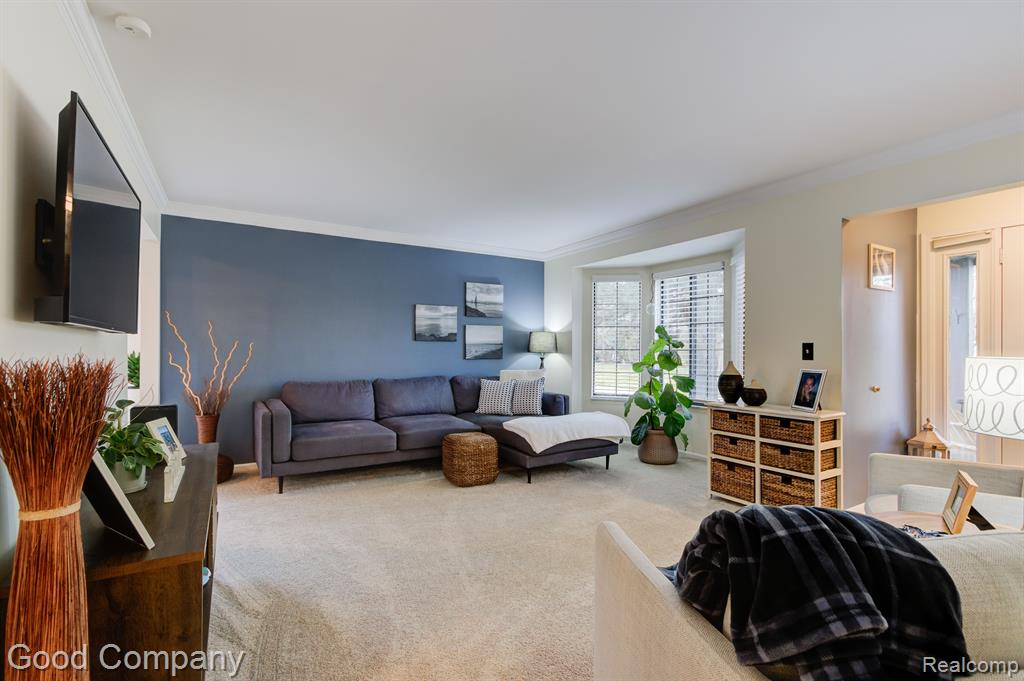 228 Meadow Ln Circle Rochester Hills, MI 48307 - Photo 3 of 32