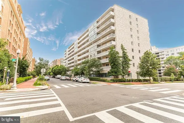 $2,700 | 730 24th Street Northwest, Unit 718, Washington, DC 20037